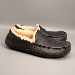 UGG Ascot Mens 11 Black Leather Wool Lined Slippers Slip-On Moccasin Winter